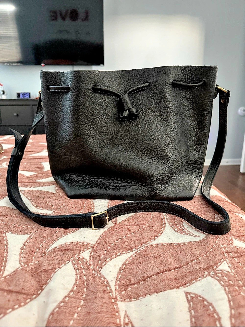 Portland Leather Goods Drawstring Bucket Bag Black Leather-Look Shoulder Bag